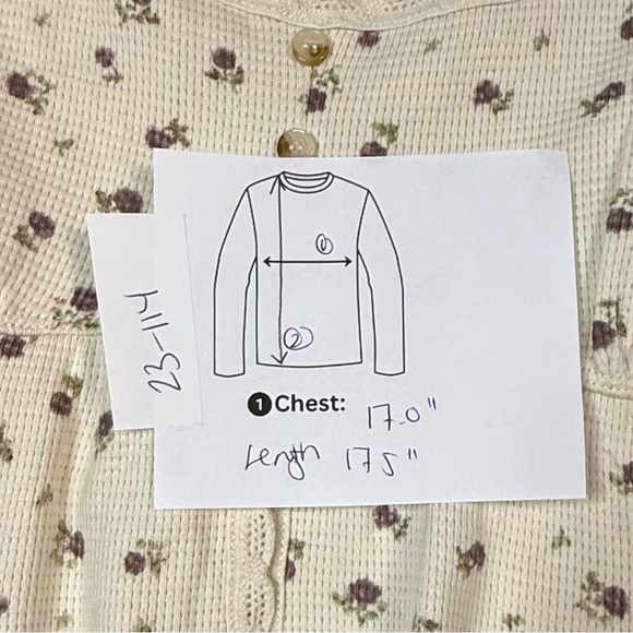 Kirious NEW Cream Crop Top with Chic Design - Picture 7 of 7